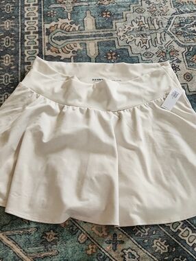 Old Navy Cream Circle Skort